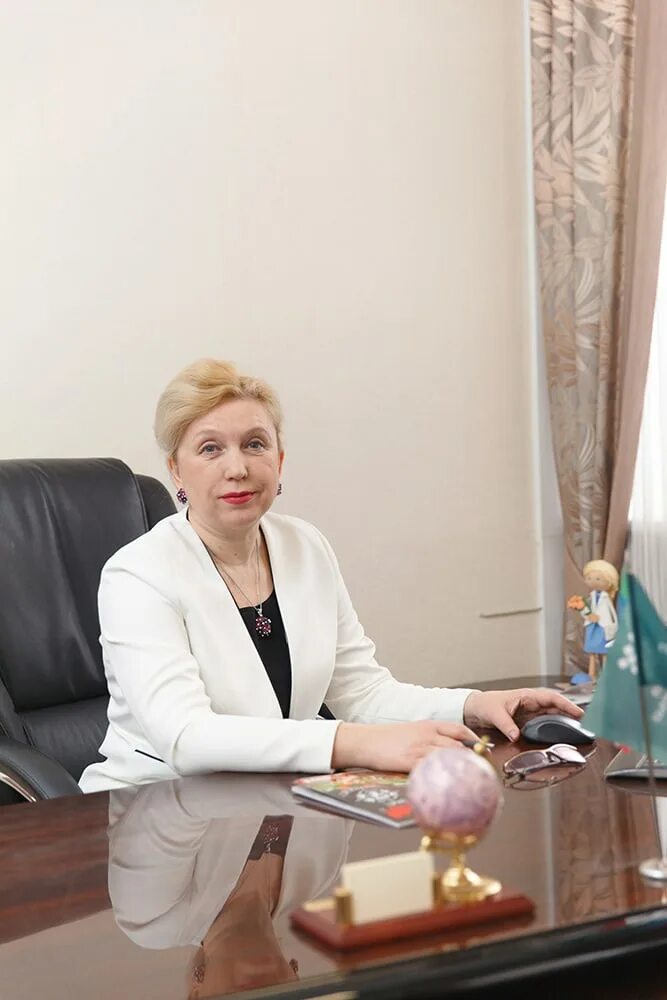 Ректор хгу абакан. Ректор хгу абакан. Краснова хгу. Ректор хгу краснова. Пропой наталья александровна хгу.