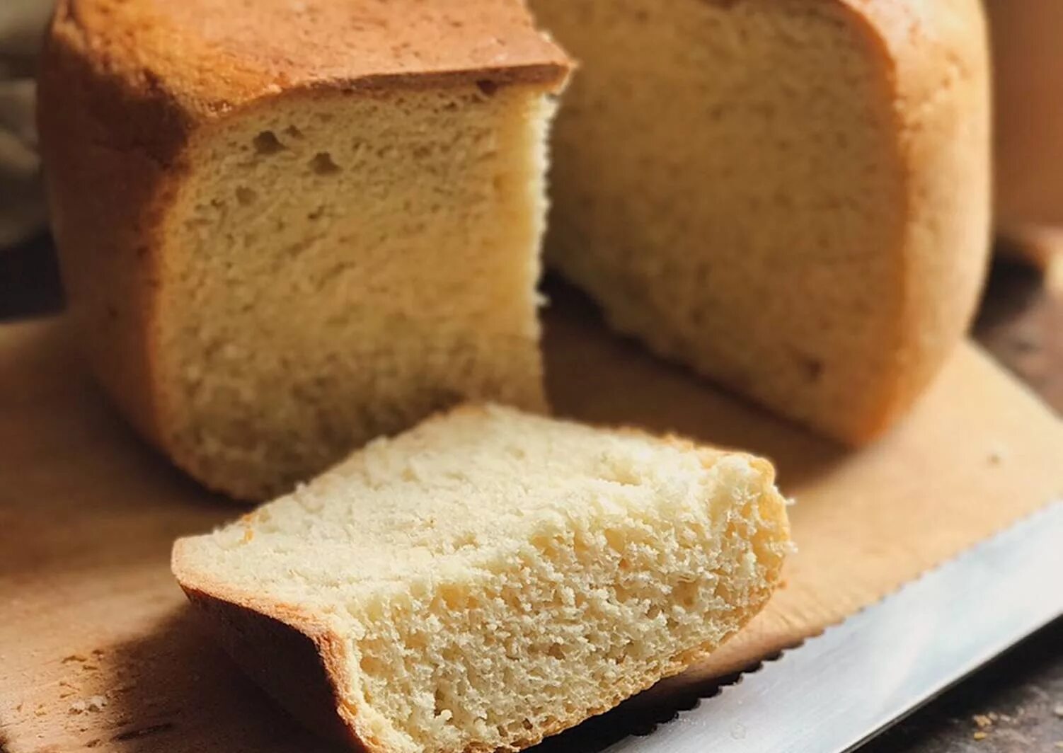 Белый хлеб с молоком рецепт. Белый хлеб в мультиварке. Вкусный белый хлеб в мультиварке. Домашний хлеб в мультиварке. Авторская рецептура хлеба.