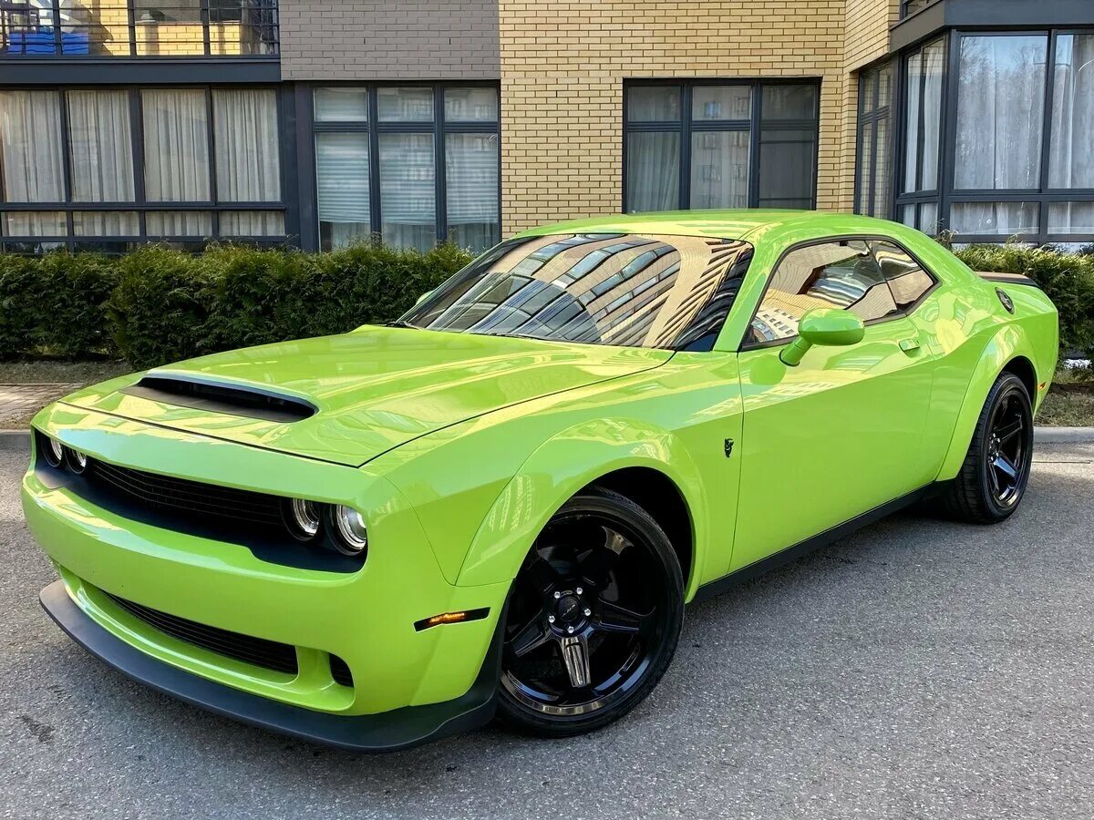 Додж хорнет. Dodge challenger 2000 года. Dodge challenger rt 2017. Додж челленджер. Dodge challenger зеленый.