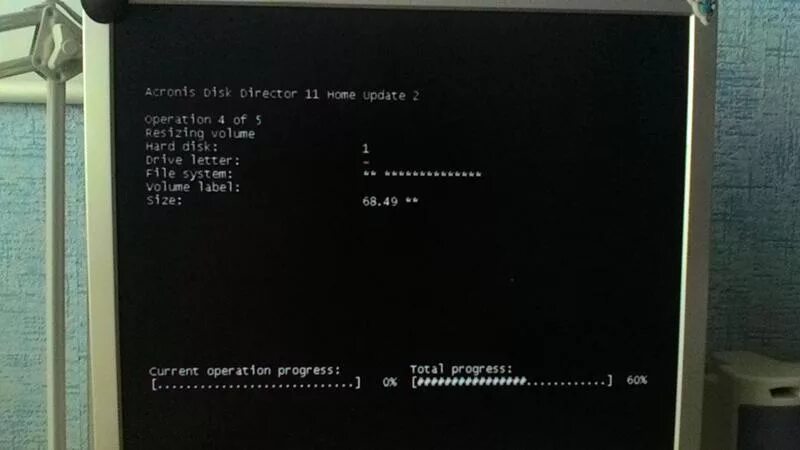 Зависает после перезагрузки. Чёрный экран Disk. Acronis Disk Director Server завис. Acronis Disk Director завис при перезагрузке черный экран. После перезагрузки черный фон Machine на экране компьютера.