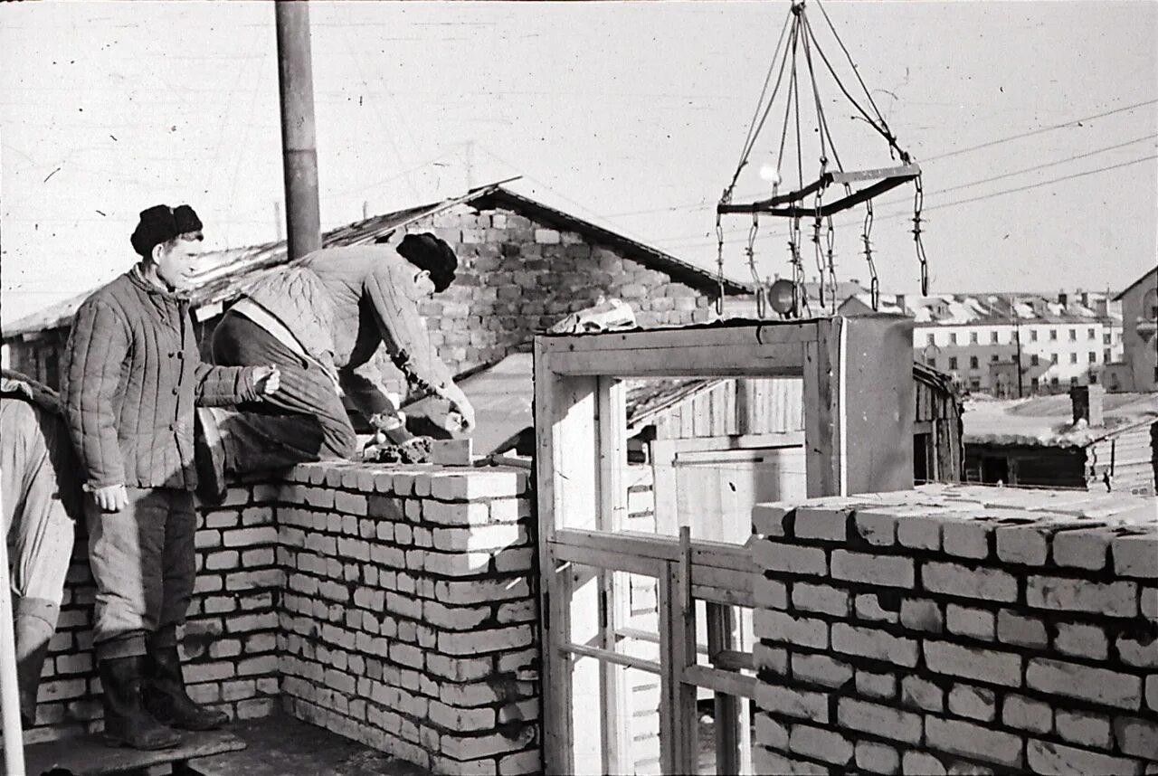 Советское национальное строительство. Советская стройка. СССР на стройке. Рабочие на стройке. Плотники СССР.