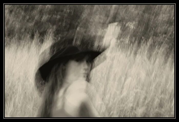 Видение девушки изображение. То ли девочка а толи. Толи я дурак. Толи ещё будет мем. Толи ещё будет уартинка.