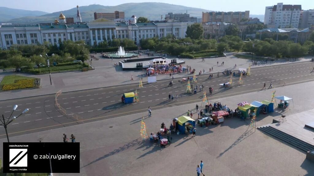 Фонтан на площади Ленина Чита. Площадь Ленина в Чите. Площадь Ленина Чита буклет. Площадь Ленина Чита оживленная. Камера реального времени чита