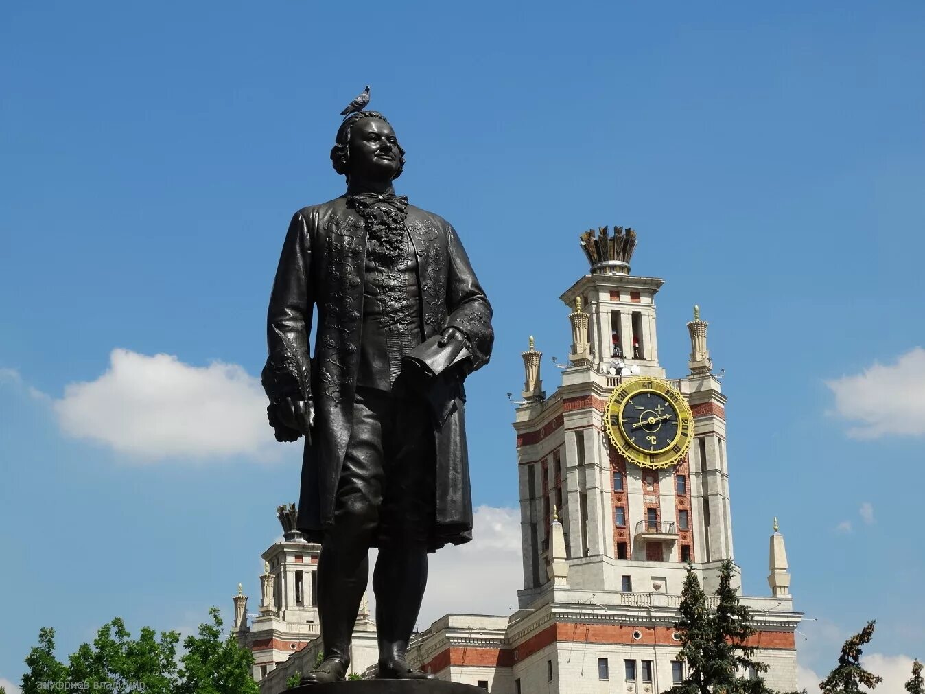 20 памятников москвы. Ломоносов памятник в Москве. Памятник Ломоносову (Москва, воробьёвы горы).