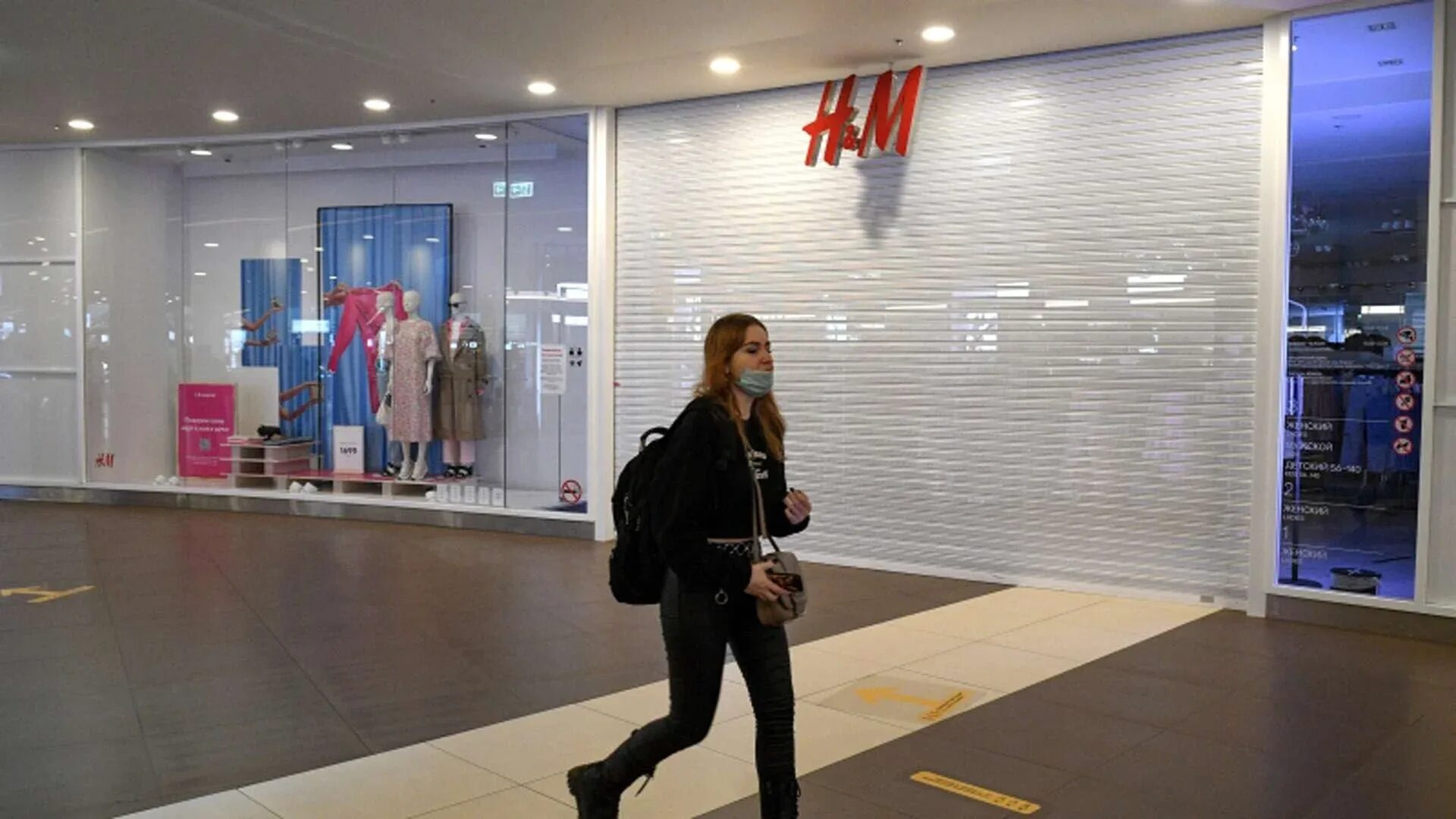 Закрытие h&m. Закрытие HM В России. H&M закрытый магазин. Магазин HM закрывается. Какие бренды вернутся в россию в 2024