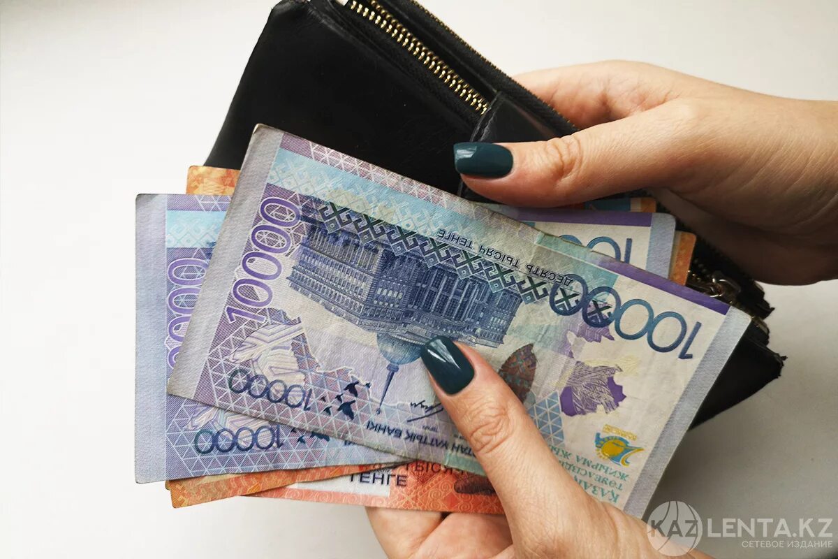 Обмен тенге. Тенге в кошельке. тенге стипендия. социальный кошелек. 20000 тенге.
