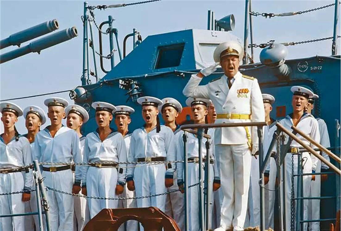 Командующий черноморским флотом касатонов игорь владимирович. Военный моряк. Военный моряк. Император николай ii и подводная лодка. Матрос рф балтийский флот.