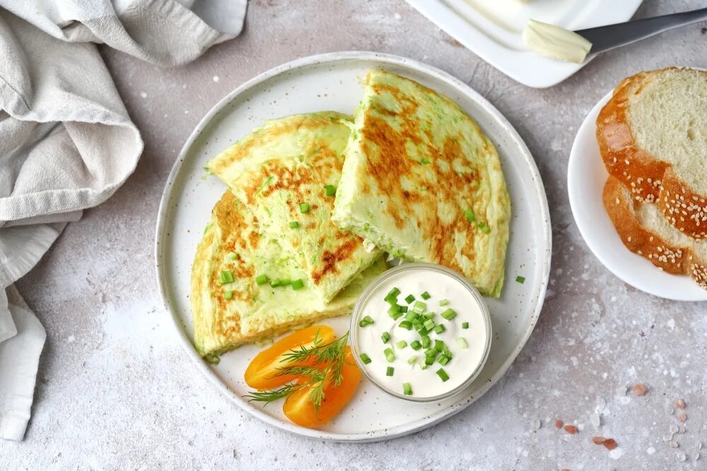 Омлет в пароварке без молока. Омлет без молока на воде. Омлет без молока на воде. Вкусная яичница без молока. Диетический омлет.