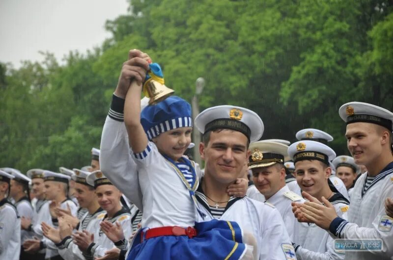 Одесские войска. Одесса моряки. Моряки на параде. Севастопольские матросы. Морская форма Военная.