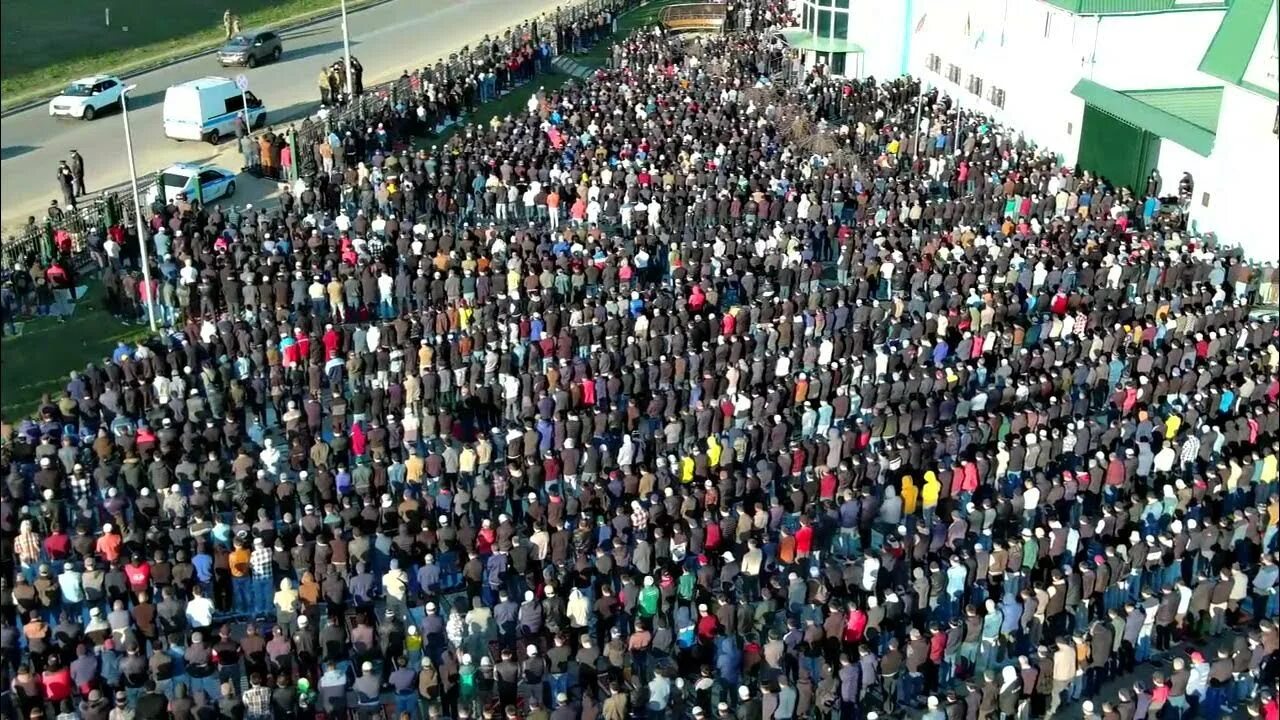 Ураза байрам 2024 какого числа в кбр. Ураза-байрам 2023 в москве. г подольск мечеть нур 2023 г. ураза байрам в москве. с праздником ураза байрам 2023.