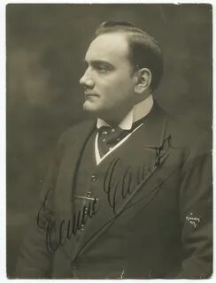 Description: This 8" x 6" photograph of the dashing Caruso is by ...