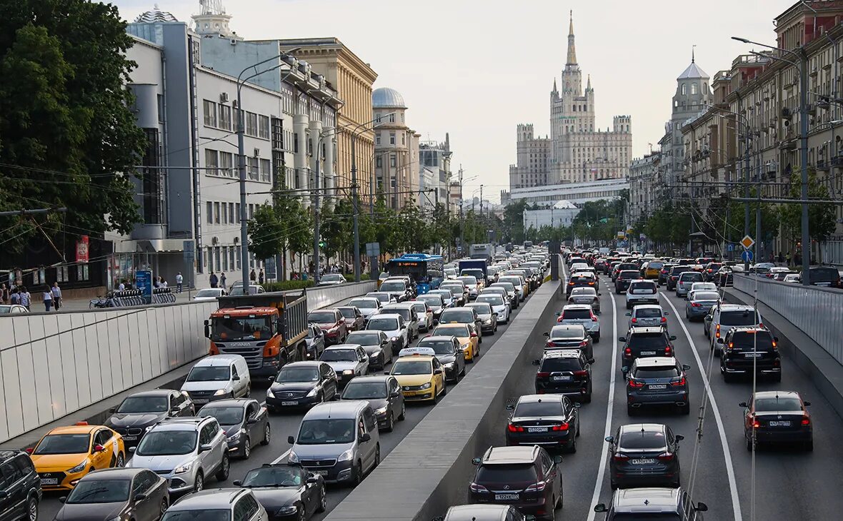 Час пик на дорогах. Пробки Москва 2023. Пробки в Москве. Московские пробки. Дороги Москвы.