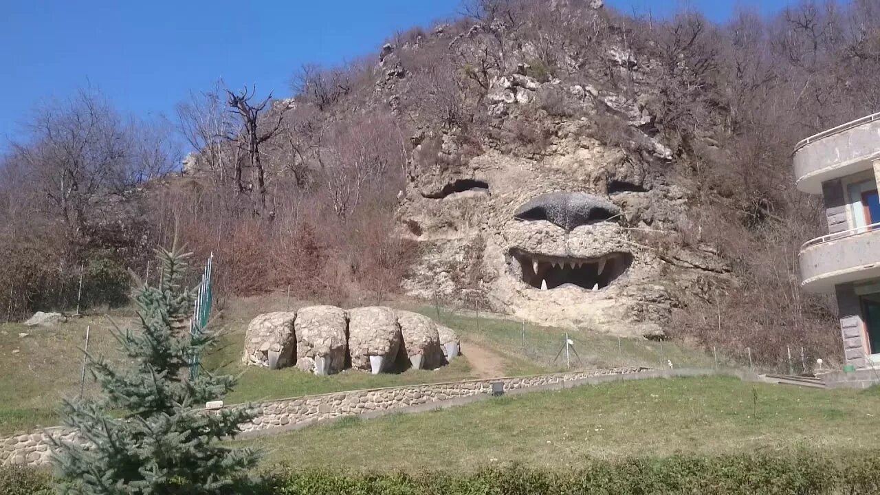 Арцах видео. Гандзасар Арцах Лев. Гандзасар Карабах Лев. Арцах Гандзасар гора. Гора Лев Арцах.