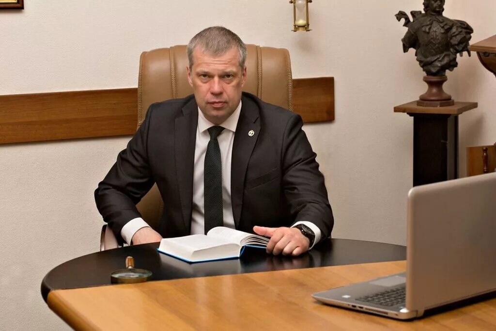 адвокат спб. стиль современного адвоката. бузов александр леонидович адвокат. алексеев сергей сергеевич юрист. колесников антон сергеевич.