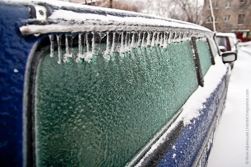 Ice rain. Ледяной дождь в Москве 2010. Обледенение ледяной дождь. Ледяной дождь в Москве машины. Обледенение авто.