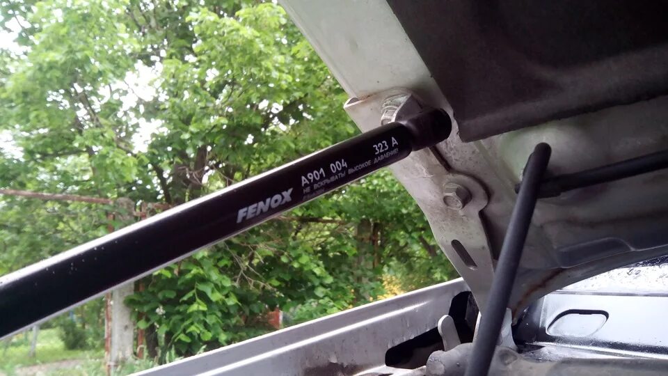 Упор капота volvo f12. Газовые упоры ховер. Газовые упоры капота ховер н3. Great wall safe f1 газовые упоры капота. Газовые упоры капота автоупор.