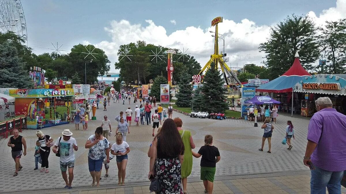 Парк имени 30-летия Победы Анапа. Парк Джузеппе Анапа. Парк 30 летия Победы Анапа американские горки. Центральный парк развлечений 30-летия Победы в Анапе. Анапа где погулять