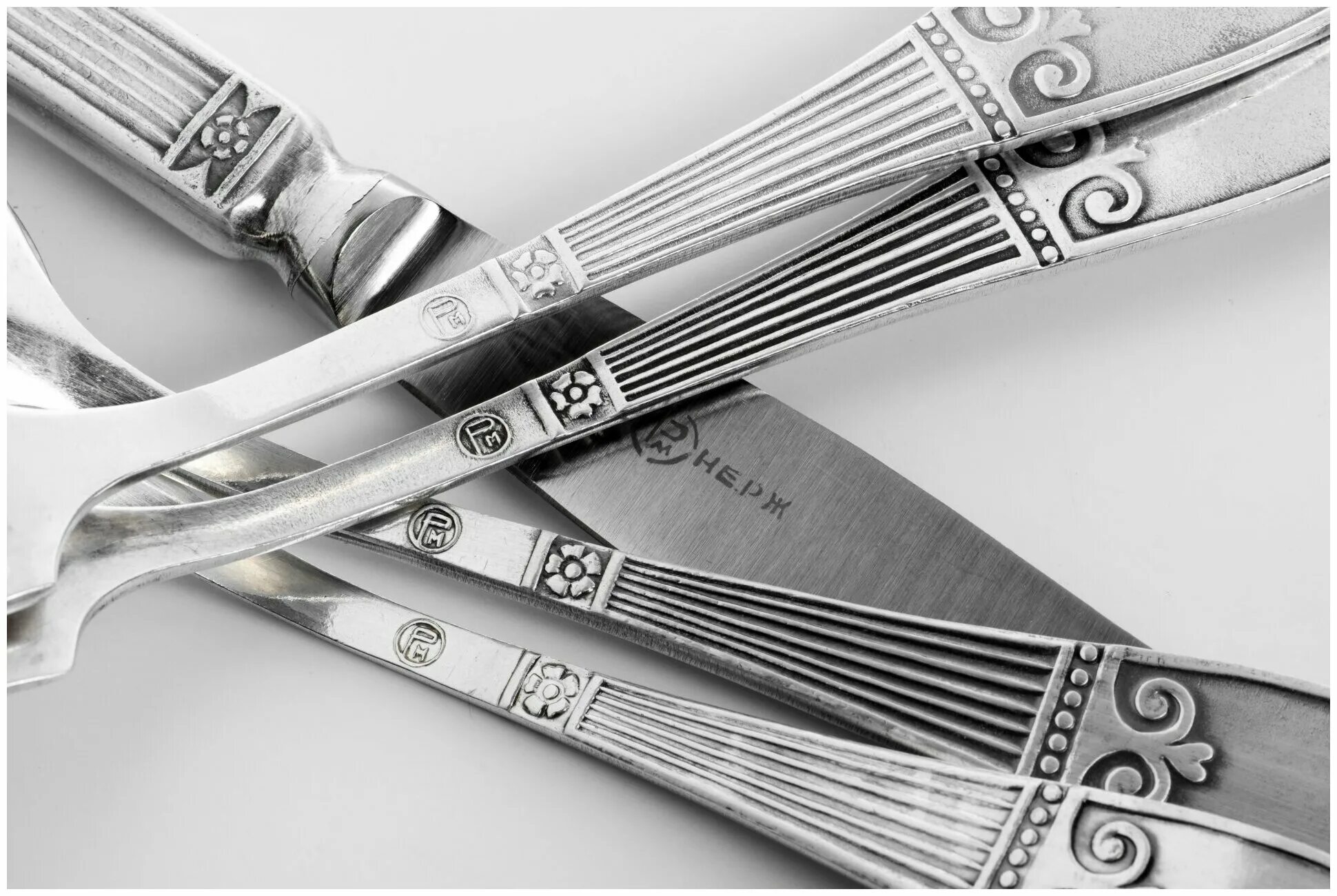 Посеребренные ножи ссср. Сталь мельхиор. Нож волк да аск кар. Дамасский узор на ноже. Сталь мельхиор.