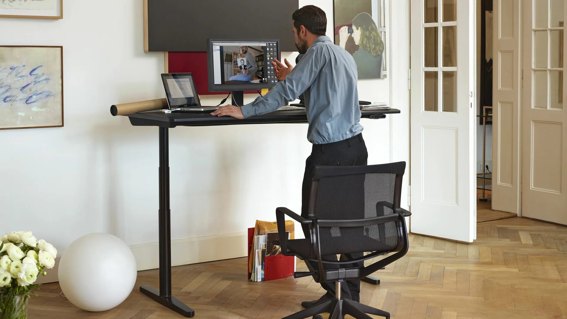 Стоячие столы для офиса. Рабочий компьютерный стол. Стоячий стол. Стол письменный стоячий.