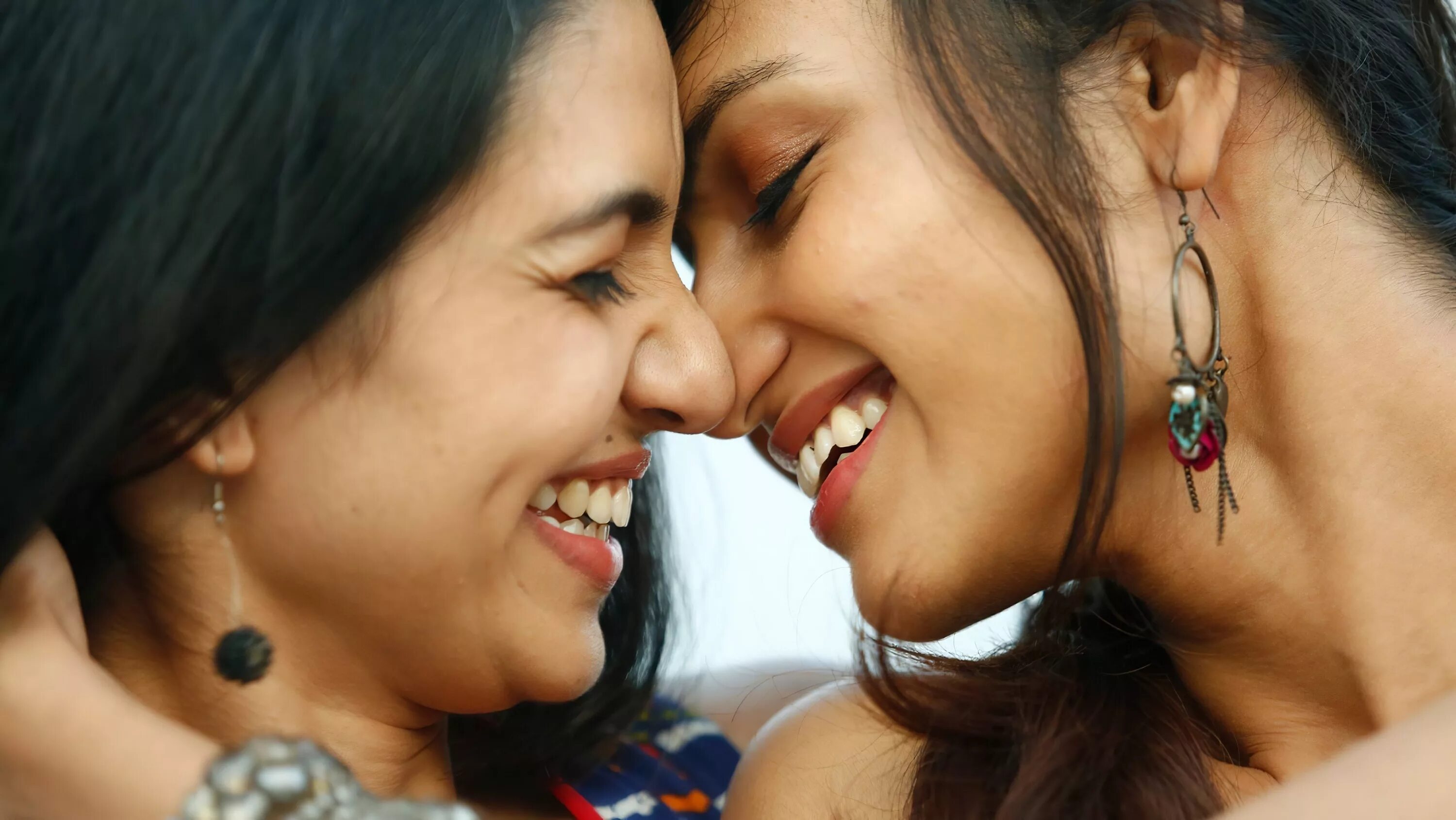 Индийская lesbian Full movie. Индийские лесбияночки. Индия lesbian поцелуй. Lesbian indonesia