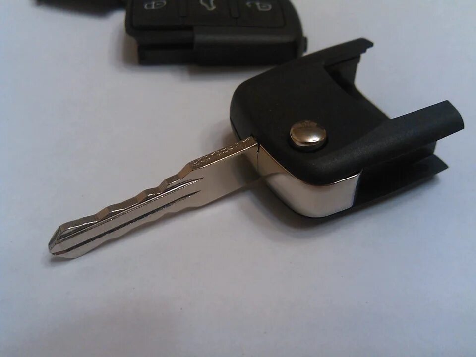 Ключ renault sandero. Выкидной ключ Рено Логан 2. Складной ключ Рено Логан 1. Выкидной ключ Рено Сандеро 1 2011. Renault Logan лезвие ключа.