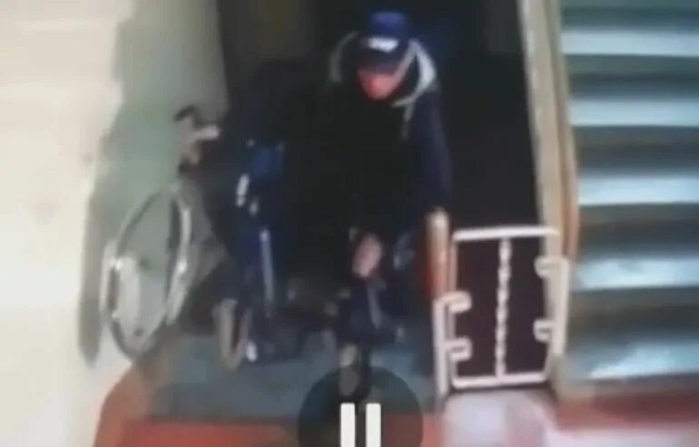 Пошел на бал с девушкой в инвалидном