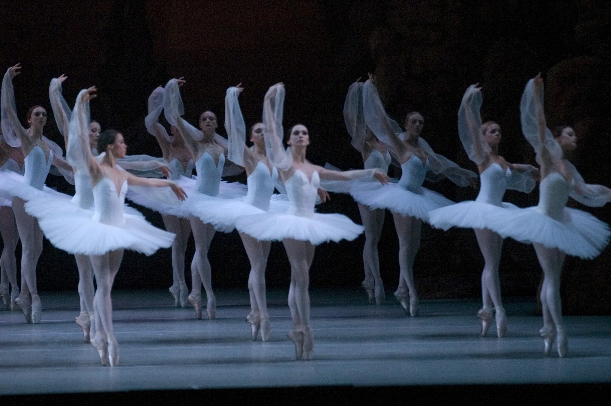 Kirov Mariinsky Ballet. Балет 12 Мариинский театр. Балет синтетический вид искусства. Лирический вид балета. Какие бывают балеты