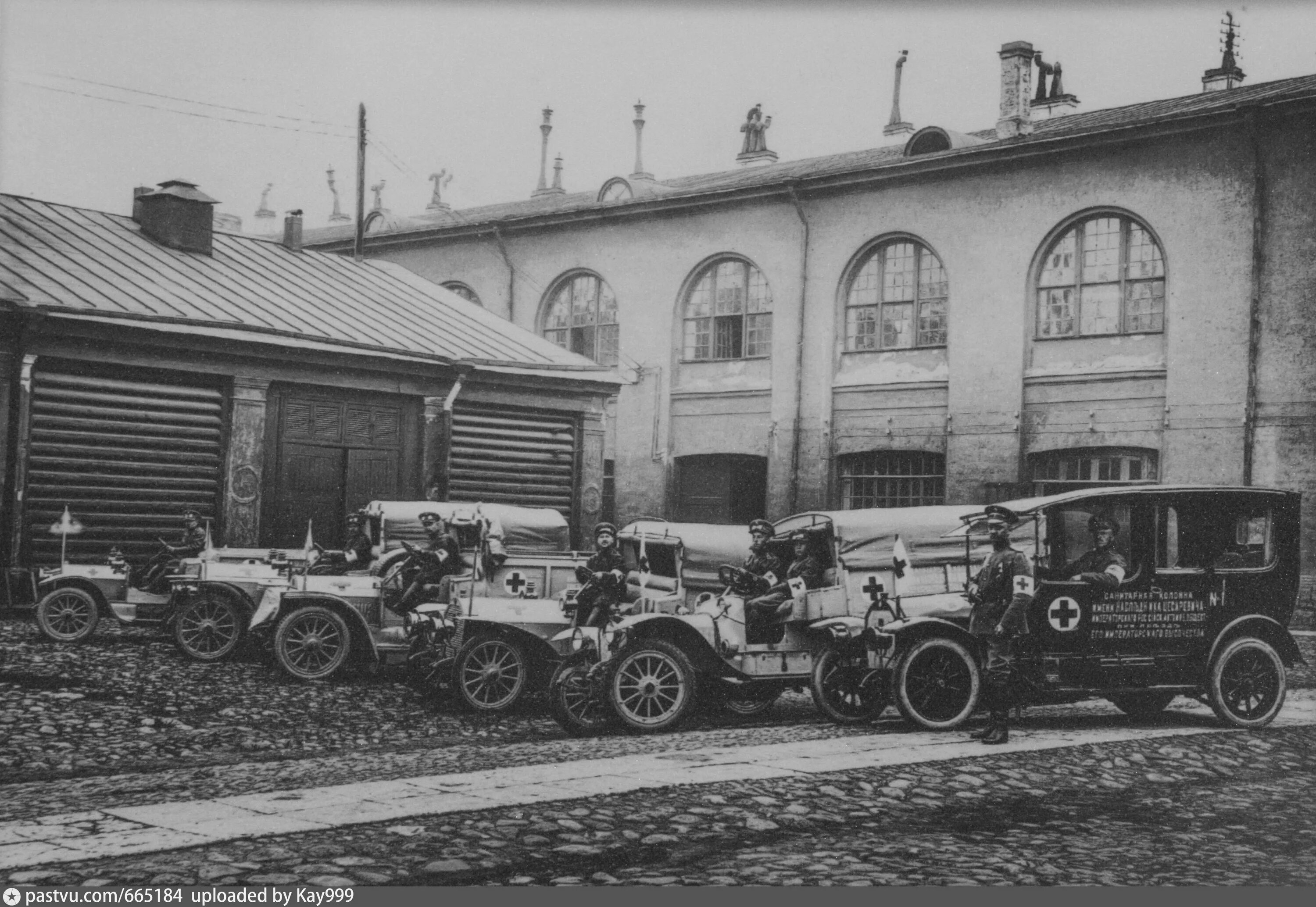 Первый автомобиль в москве. Экипажная фабрика Ильина. АМО Ф-15 1928 года. Экипажно автомобильная фабрика п.п Ильина. Первые кареты скорой помощи.
