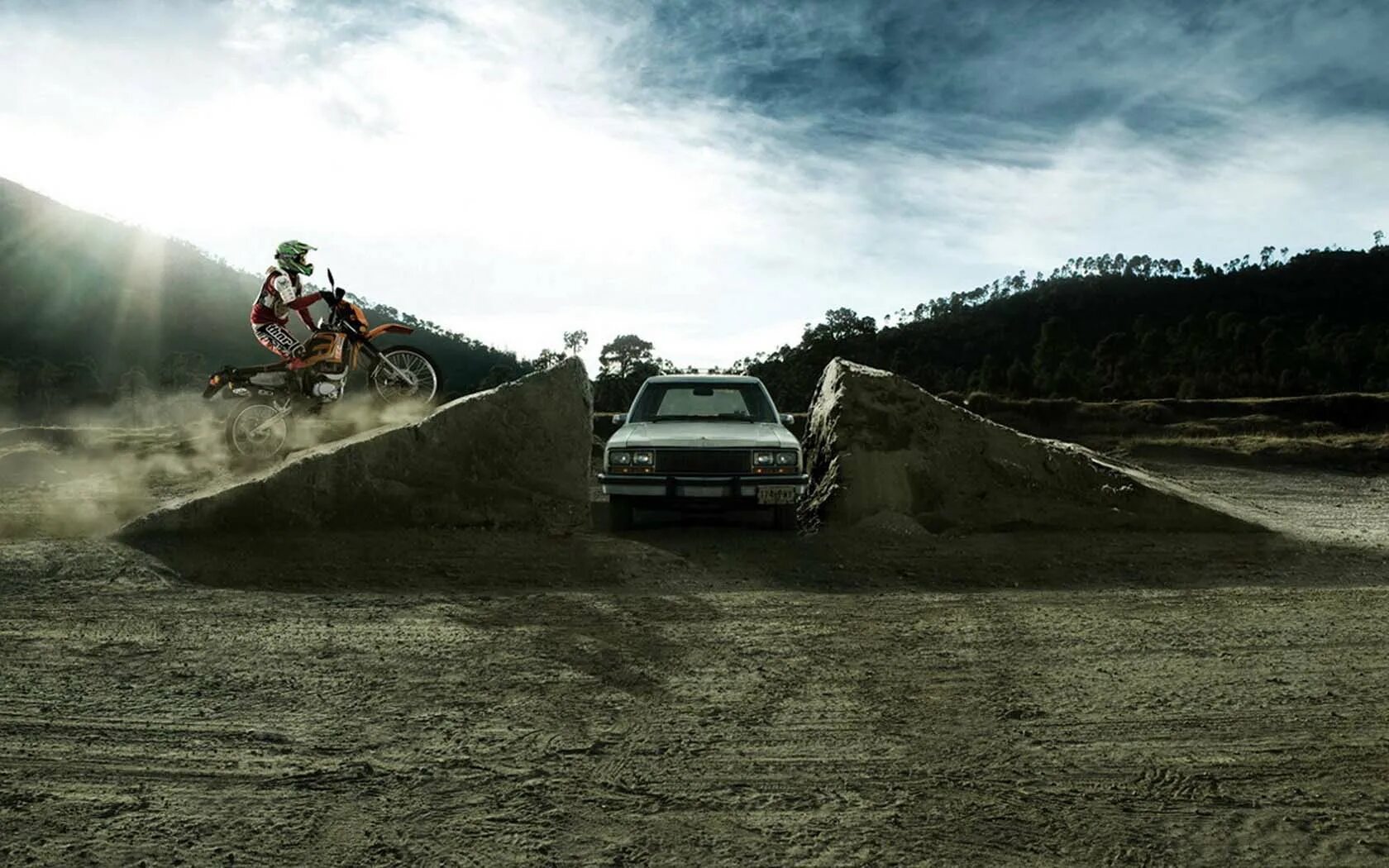 Классные обои на рабочий стол. Фотосессия в отеле реклама. Монтажник рекламы. Компьютерная мышь креативная реклама. Bass & co.