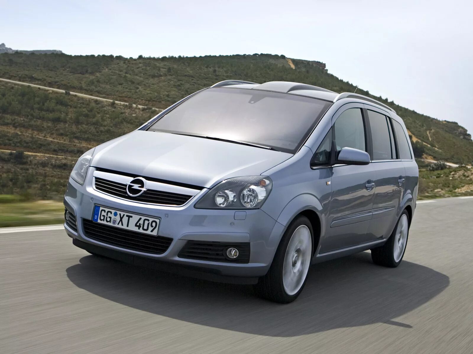 Автомобиль опель зафира б. Opel Zafira 2005. Opel Zafira b 2005. Opel Zafira 1. Опель Зафира 2005-2008.