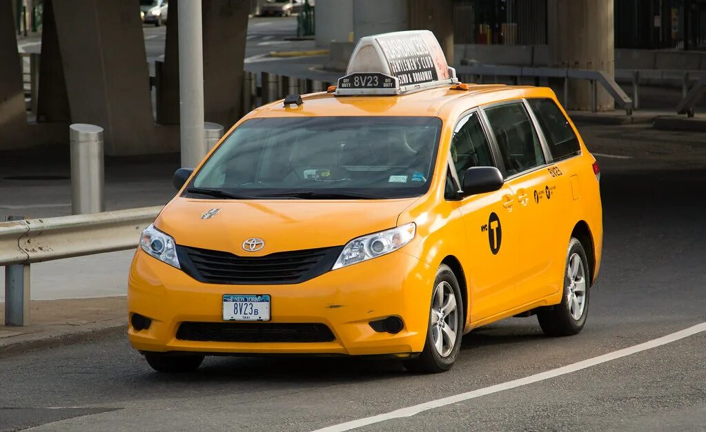 Toyota Sienna Taxi. New York такси Тойота. Toyota Prius NYC Taxi. Японское такси. Местный таксист
