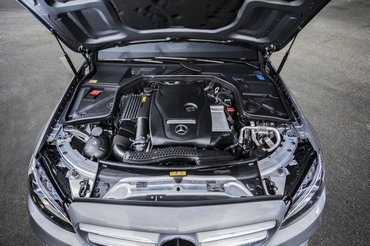 Какой двигатель встанет. Mercedes c300 2015 engine. Mercedes-Benz c-class двигатель. Mercedes Benz c200 4matic мотор. Двигатель Мерседес с300.