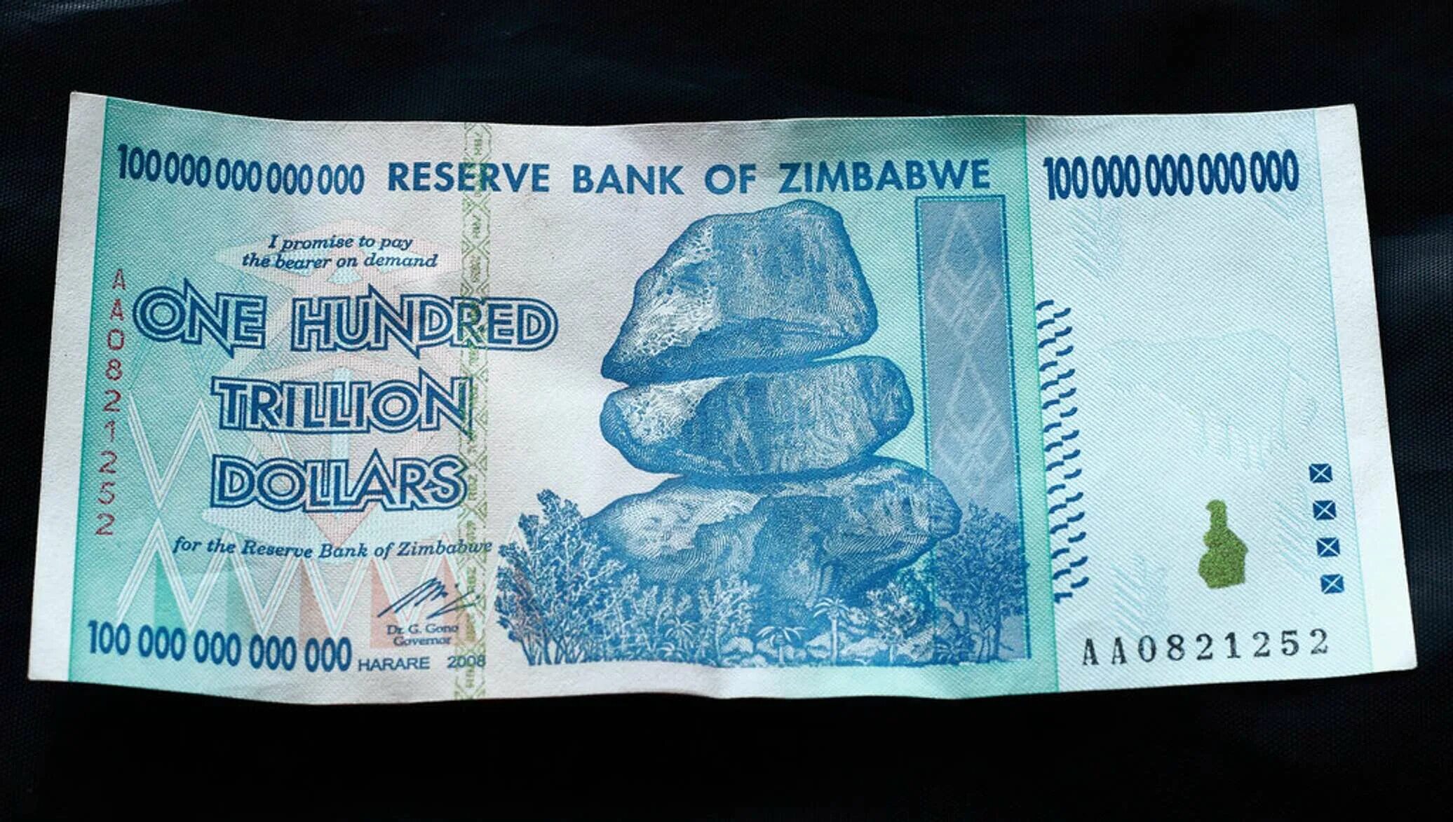 Банкноты Зимбабве 100 триллионов. Зимбабве купюра 100 триллионов. Банкнота 100 триллионов долларов Зимбабве. Купюра Зимбабве СТО триллионов долларов.