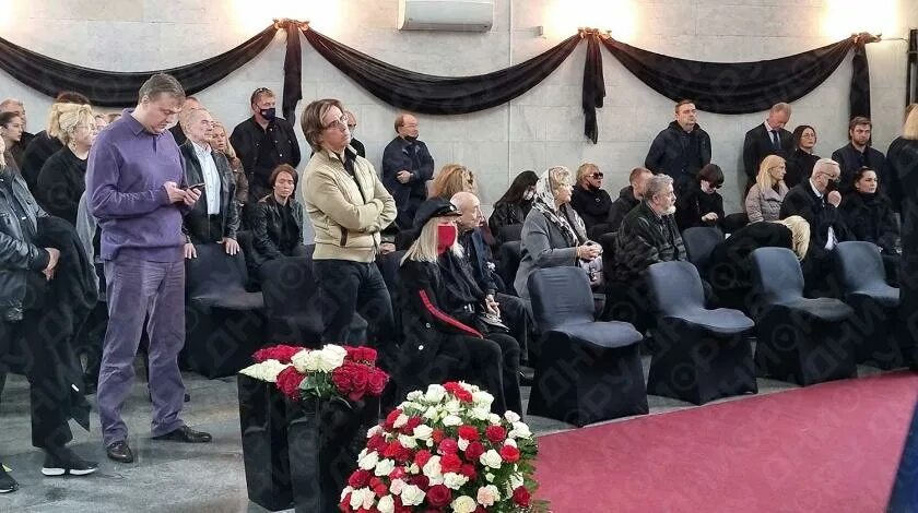 Пугачева простилась. Прощание с пугачевой. алла пугачева на троекуровском кладбище. похороны аллы пугачевой.