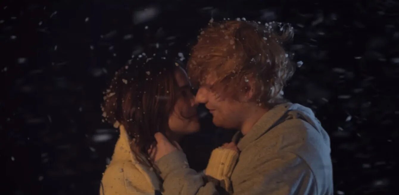 Эд ширан поцелуй. Kisses ed sheeran. Перевод песни kiss me. Kiss me ed sheeran. Kisses ed sheeran.