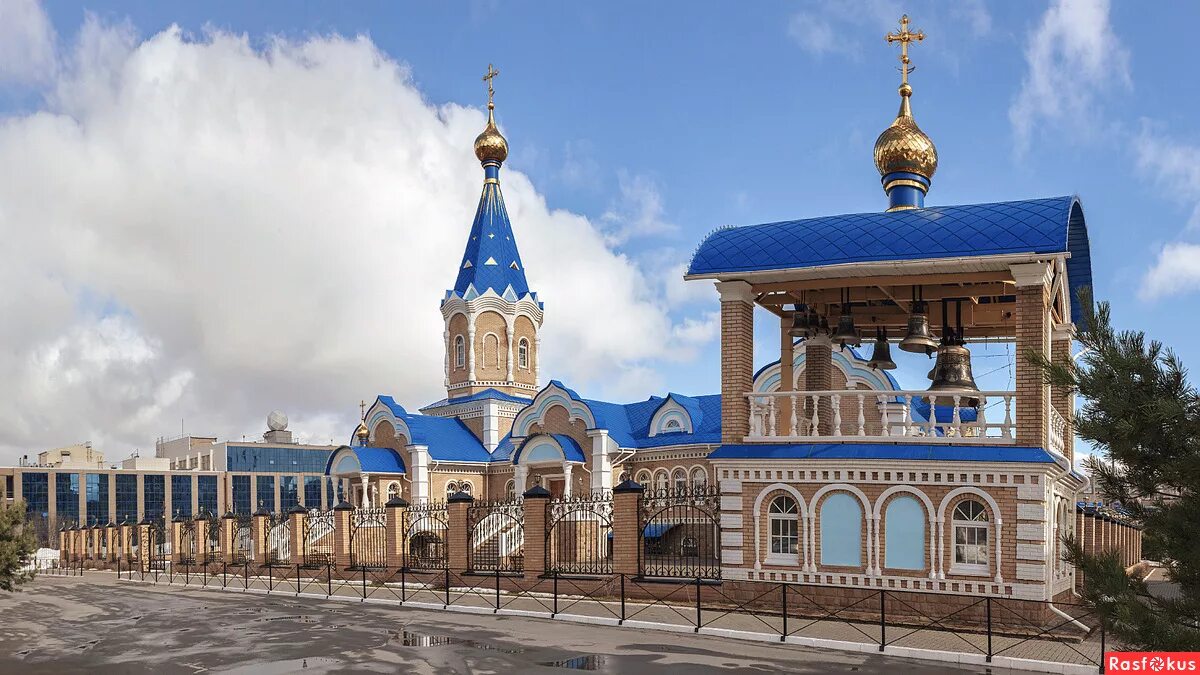 Работа церкви ижевск. Ижевск саровский храм. храм серафима саровского город ижевск. серафим саровский храм ижевск. собор серафима саровского в хабаровске.