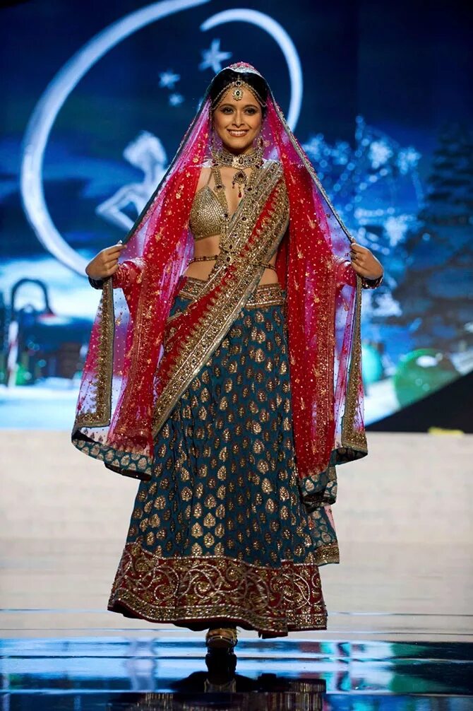 Национальная одежда страны. Шилпа Сингх. Мисс Индия 2012. Мисс Вселенная Индия национальный костюм. Самые красивые национальные Наряды.