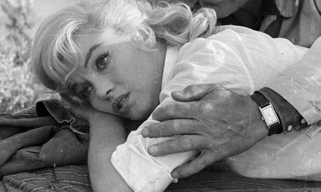 Мэрилин Монро на съемках Неприкаянные. Marilyn Monroe 1961. The Misfits 1961. Неприкаянный что значит