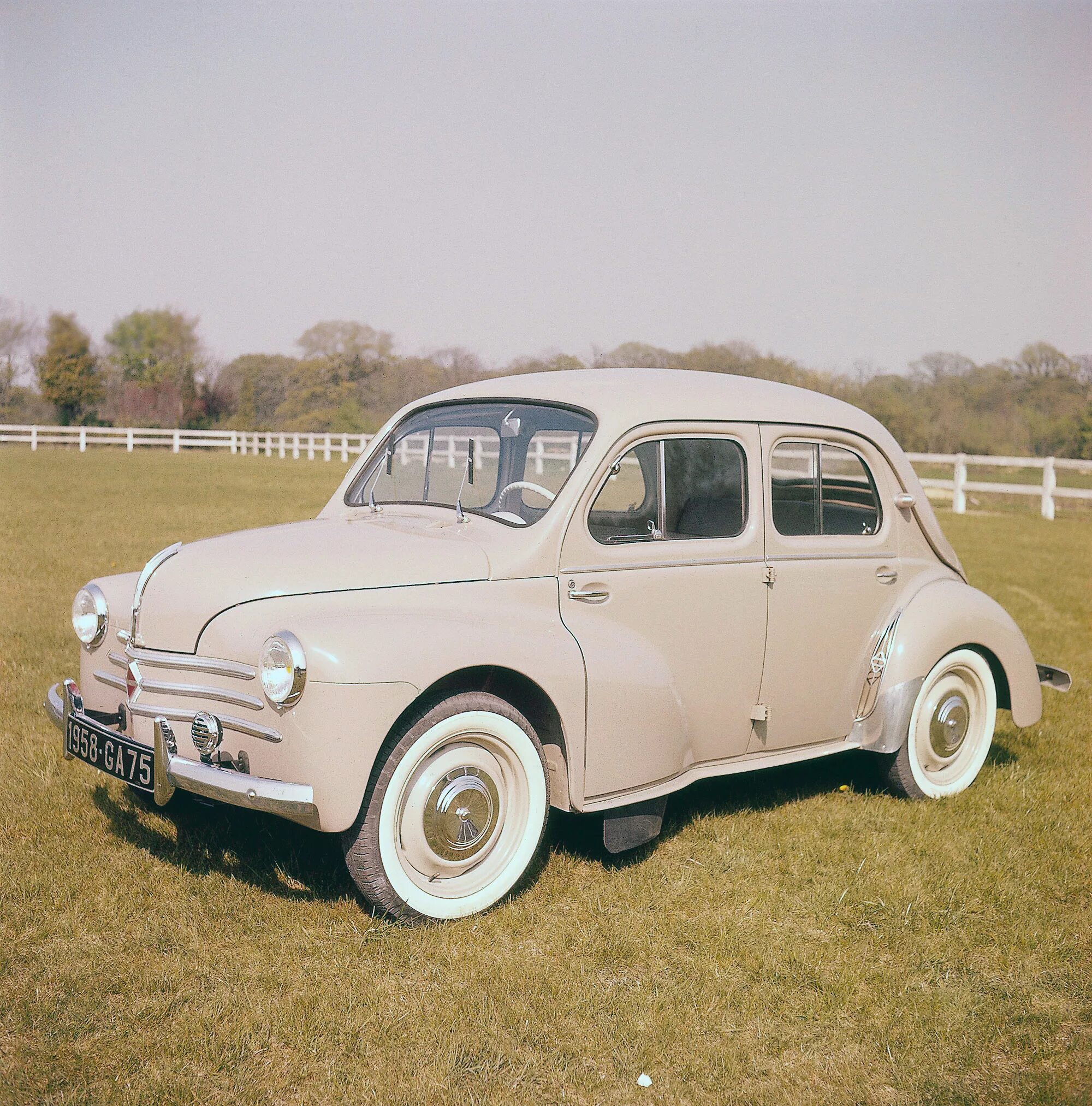 Renault 40. Renault 4cv. Renault 4cv 1946. Renault 4cv 1950 года. Renault 4cv (1947-1961).