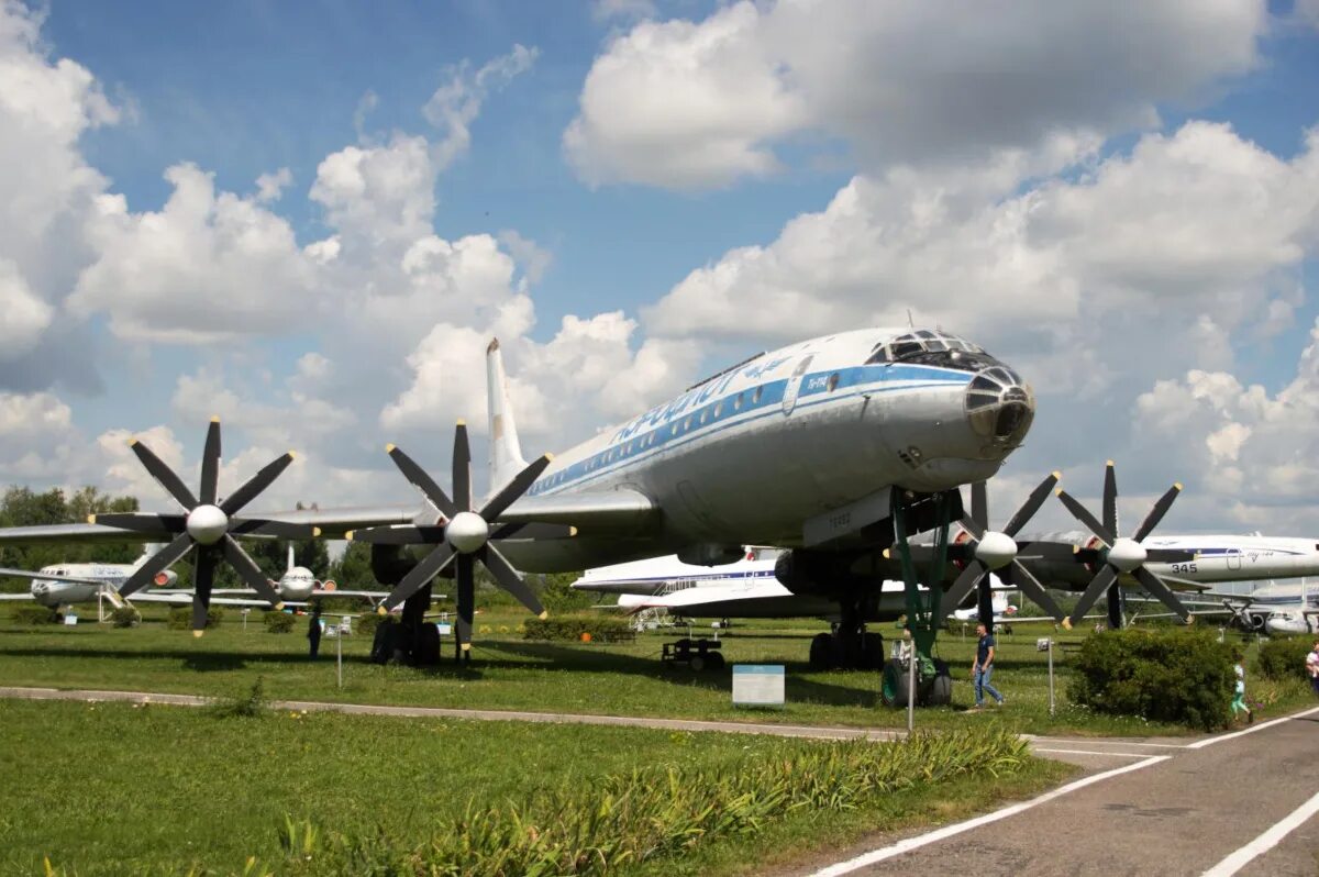 Ульяновск казань самолет. Музей авиации ульяновск. музей истории гражданской авиации ульяновск. музей самолётов в ульяновске баратаевка. парк гражданской авиации ульяновск.