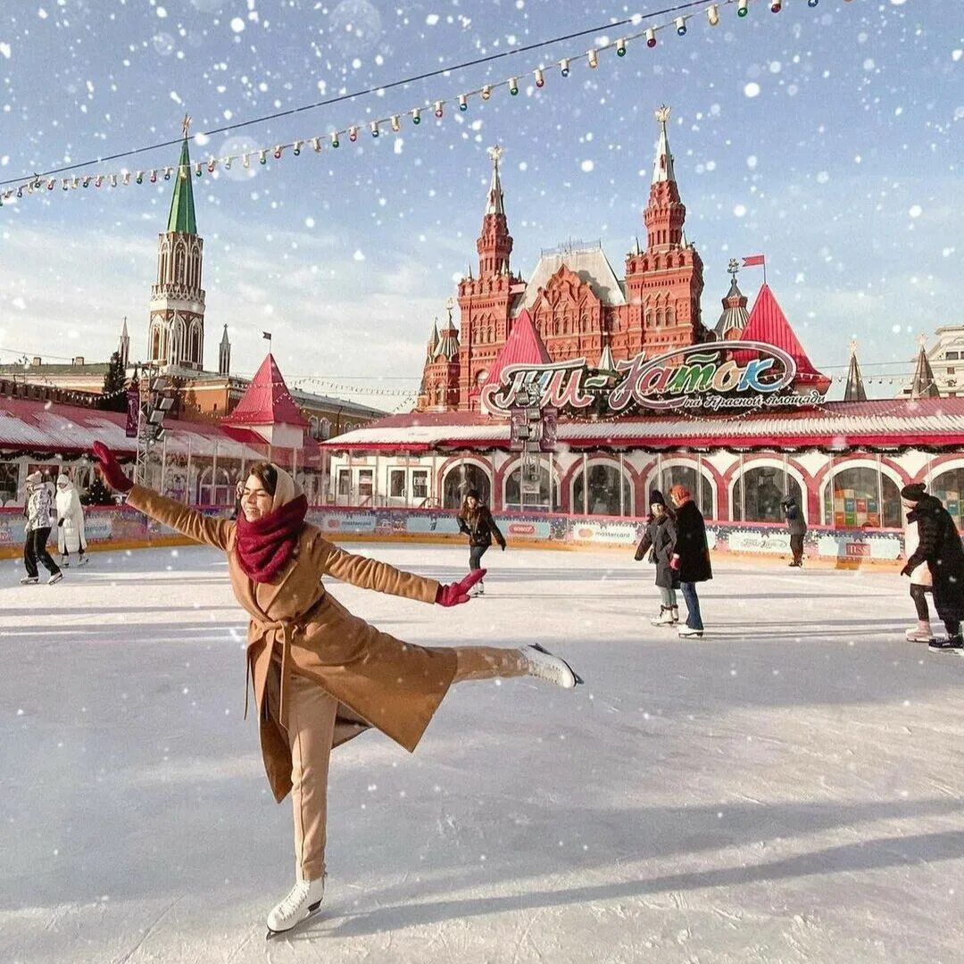 Москва где можно сделать. ГУМ-каток на красной площади. Каток ГУМ ГУМ. Каток ГУМ каток. ГУМ каток 2021-2022.