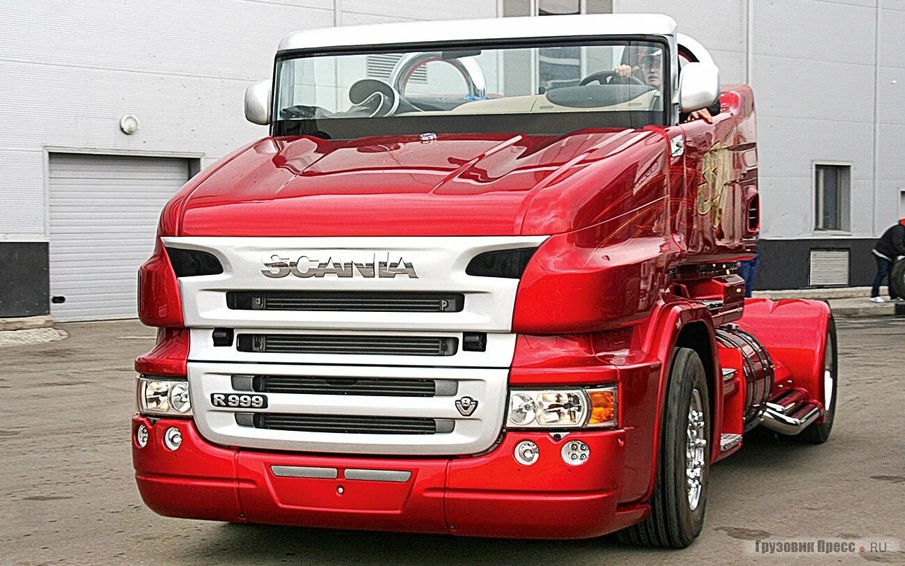 Scania r999 v8. Грузовик скания тюнингованный. Scania r999 red pearl заряженный грузовик-кабриолет. Скания легковая. Скания 999.