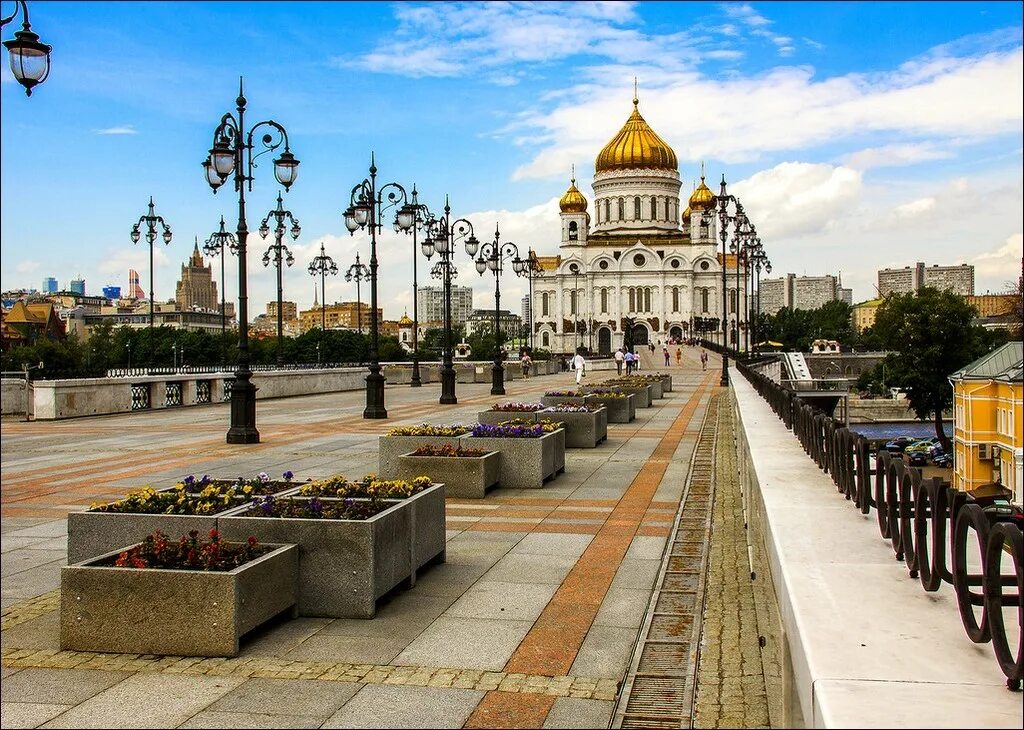 Вднх храм христа спасителя. Храм христа спасителя метро кропоткинская. Храм христа спасителя поклонная гора. Храм христа спасителя с туристами. Вднх храм христа спасителя.