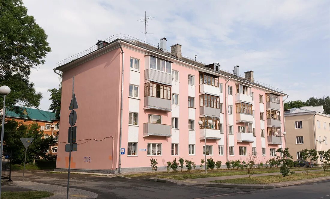 Псков старинные здания. Псков улица шестака 10. Псков главная улица. Псков исторический центр. Псков улицы дома.