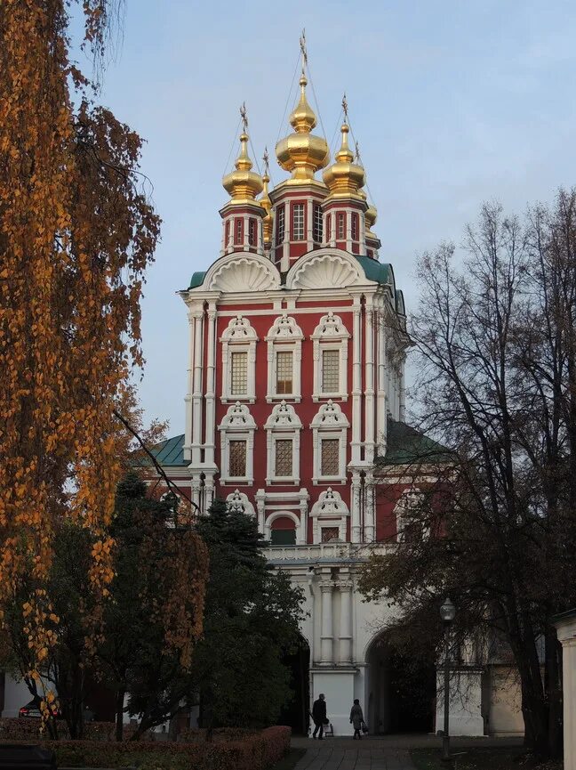 Смолклуб смоленск. Храм Спаса Преображения Новодевичьего монастыря. Богородице-Смоленский Новодевичий женский монастырь, Москва. Новодевичий монастырь в Москве пр д 1.