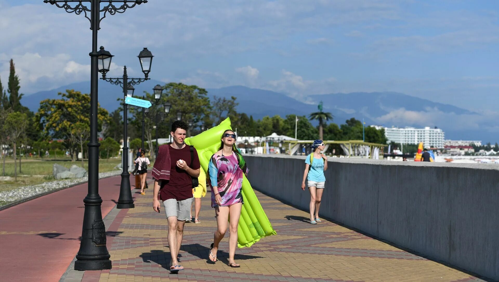 Переезжать ли в сочи. Жители города Сочи. Сочи местные жители. Одежда отдыхающих в Сочи. Адлер местные жители.