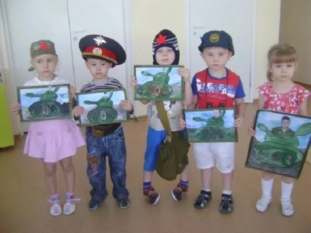 Наша армия вторая младшая. Рисование на 23 февраля в садике. Военная тематика для детского сада. Защитники Отечества для дошкольников. Солдат для детского сада.