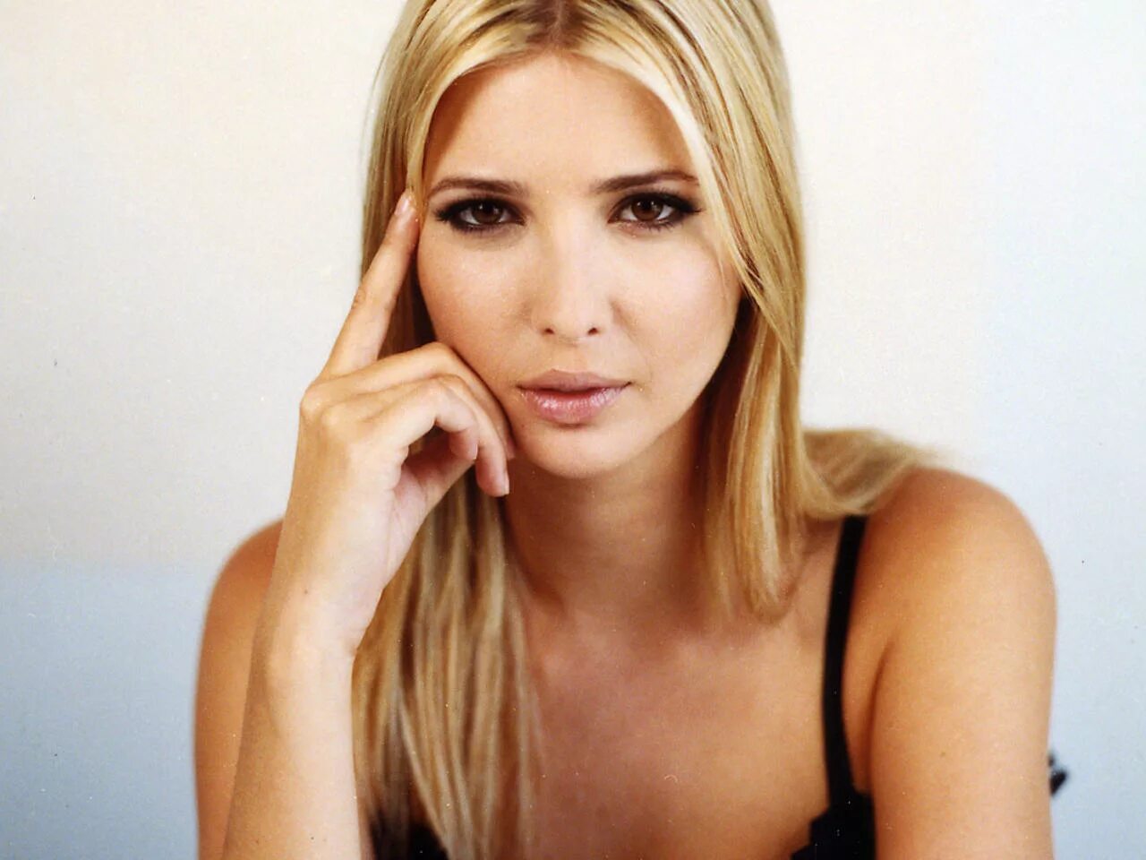 Биография иванки. Ivanka. Трамп Иванка фото. Иванка Эмид. Иванка Трамп модель.