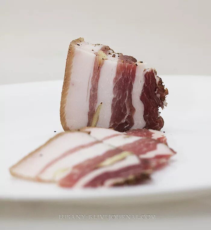 сало с прослойками. сало тс прослойками мясо. сало по венгерски. сало с прослойками мяса. грудинка соленая.