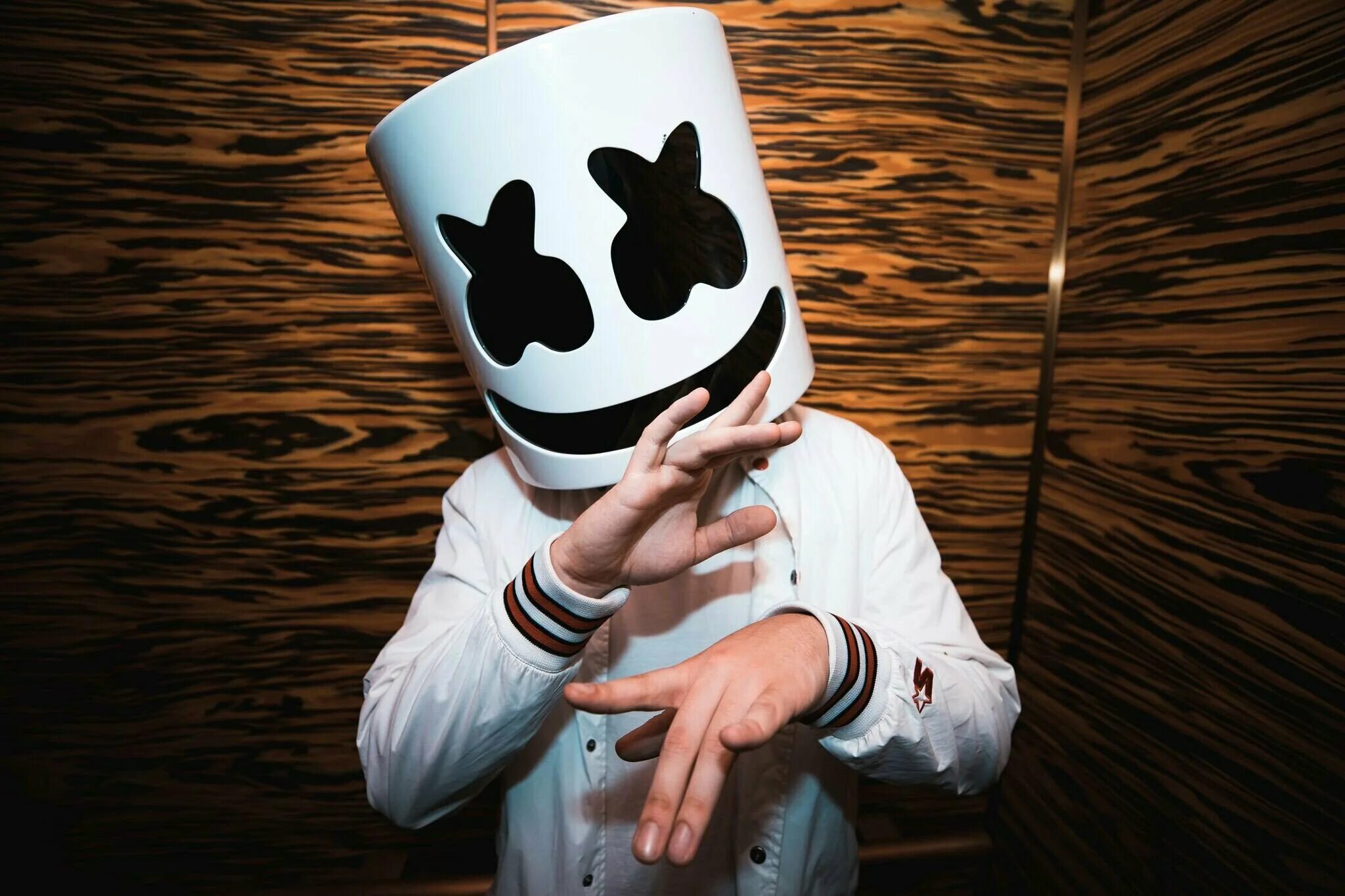 Marshmello слушать. Marshmello. маршмеллоу диджей. маршмеллоу певец без маски. аои маршмеллоу певец.